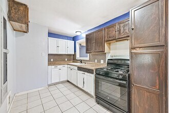 Building Photo - 1007 Plum St