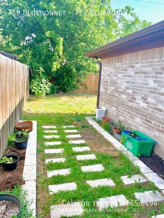 Foto del edificio - 719 Bluebonnet-717 Bluebonet