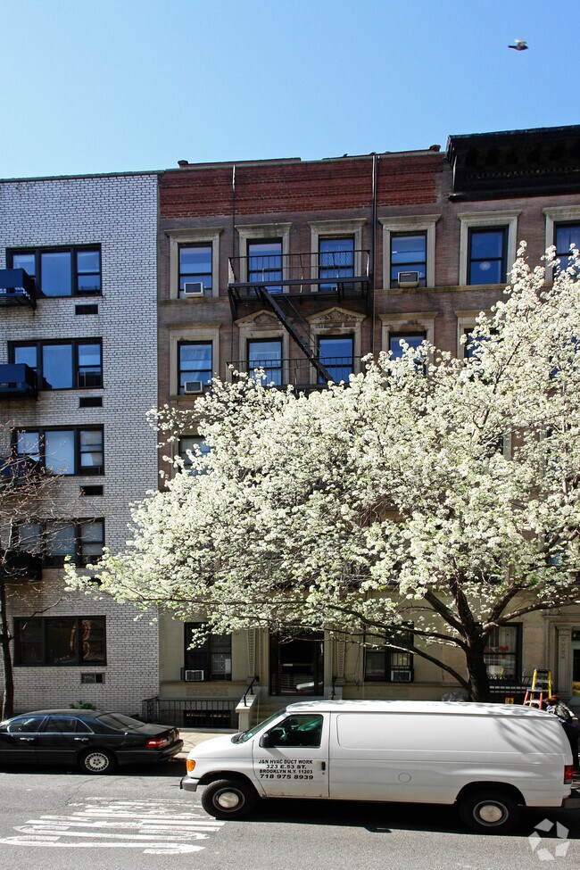 Building Photo - 208 W 82nd St