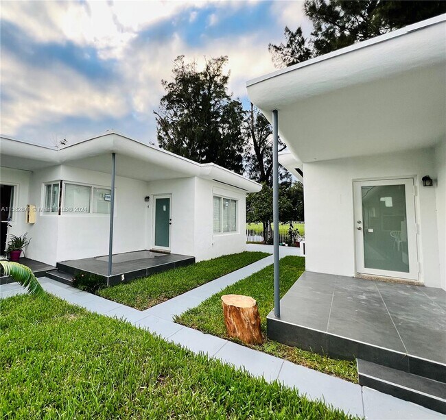 Building Photo - 275 S Shore Dr