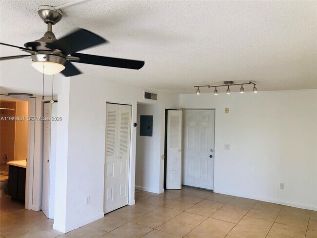 Foto del edificio - 8260 SW 210th St