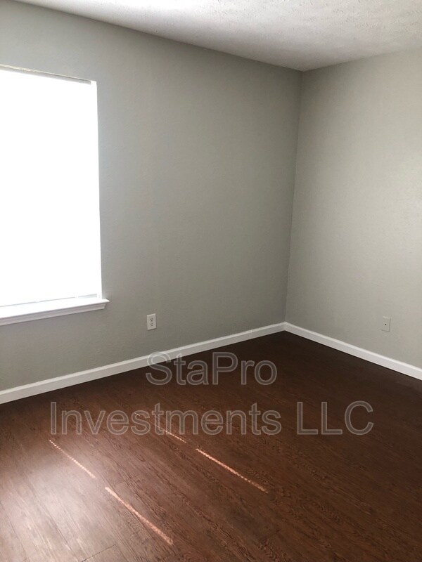 Building Photo - 186 Village Pl