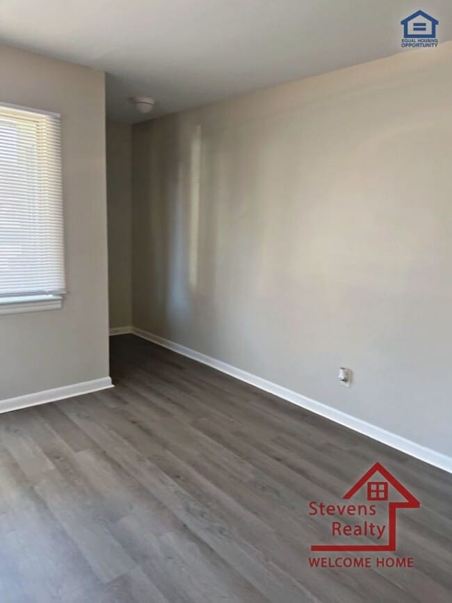 Building Photo - 1810 Portland St