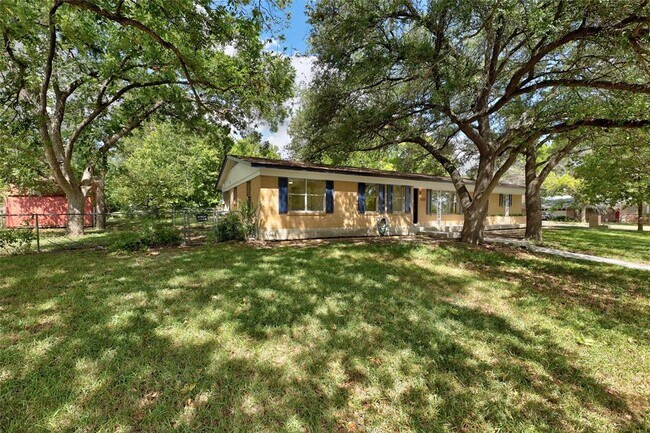 Foto del edificio - 10308 Bluff Bend Dr