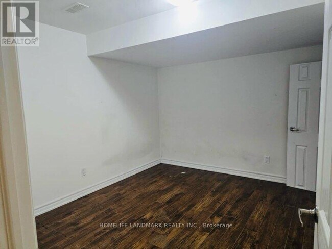 Photo du bâtiment - 211 Zokol Dr