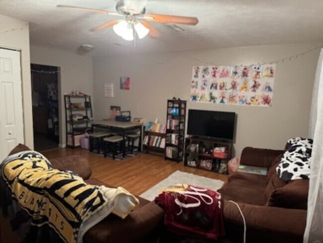 Foto del edificio - 322 N Ferne Clyffe Rd