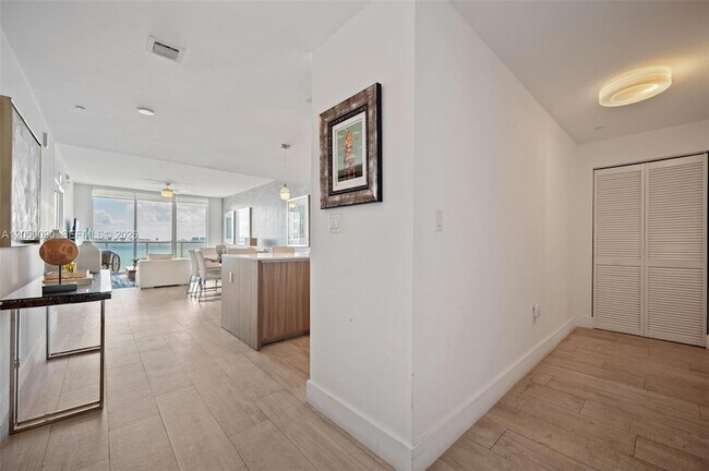 Foto del edificio - 600 NE 27th St