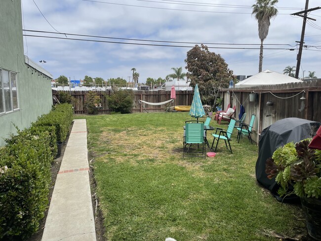 Shared patio with 2 other units; completely fenced in - 2912 Peppertree Ln