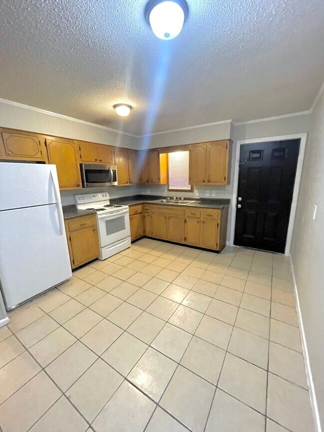 Building Photo - 201 E Baldwin