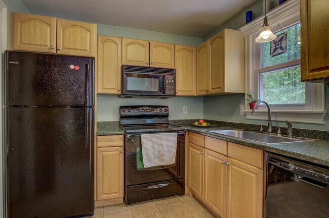 Foto del edificio - 99 Winnicutt Rd