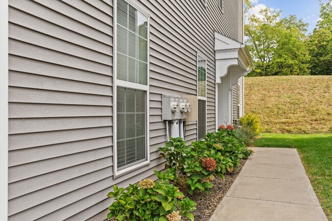 Building Photo - 2133 Red Fox Dr