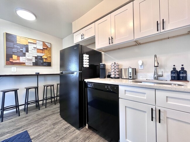 Building Photo - Inertia