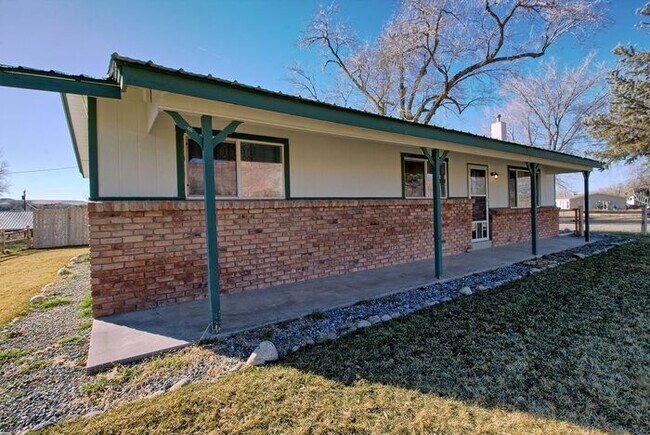 Building Photo - FURNISHED 3bed/3bath palisade home