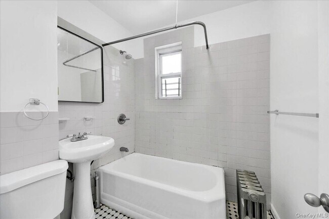 Foto del edificio - 1129 E 221st St