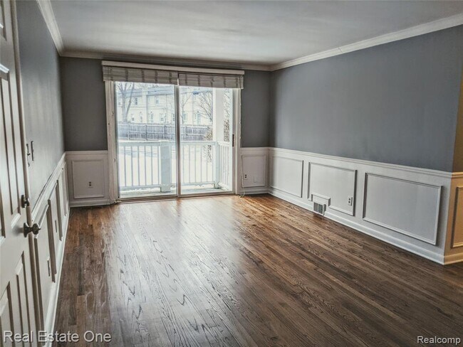 Building Photo - 463 N Eton St