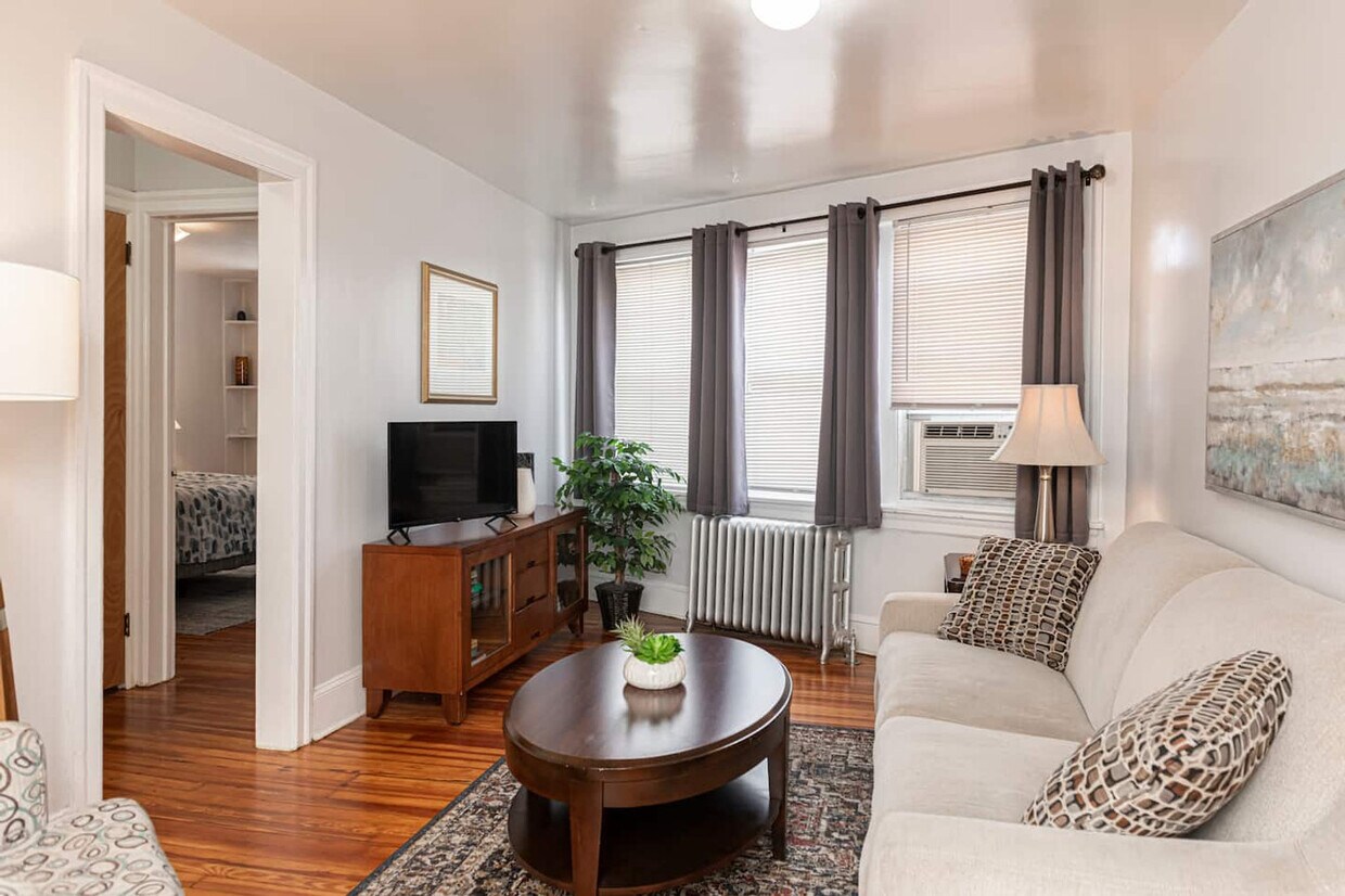 Foto principal - 658 Lancaster Ave
