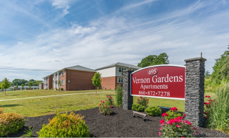 Primary Photo - 695 Talcottville Rd