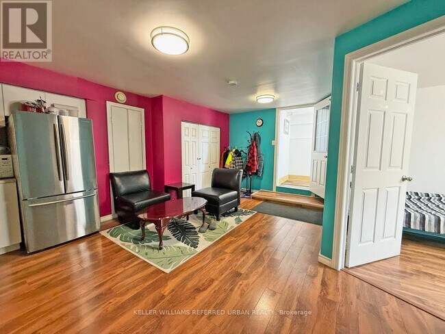 Photo du bâtiment - 6 Elmhurst Dr