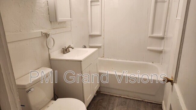 Foto del edificio - 845 W Sawyer St