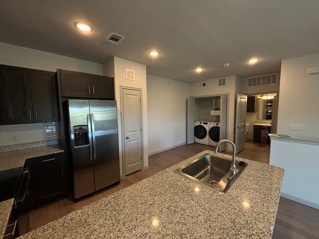 Foto del edificio - 950 FM2001