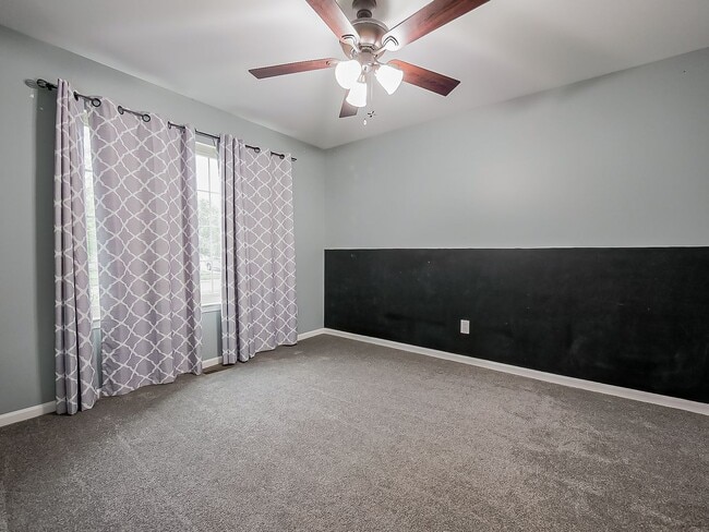 Building Photo - Introducing a stunning 5 bedroom, 3.5 bath...