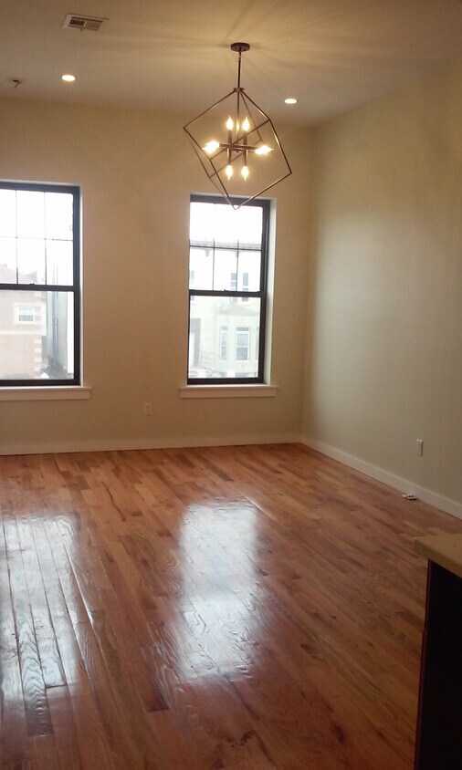 Primary Photo - 1318 Bushwick Ave
