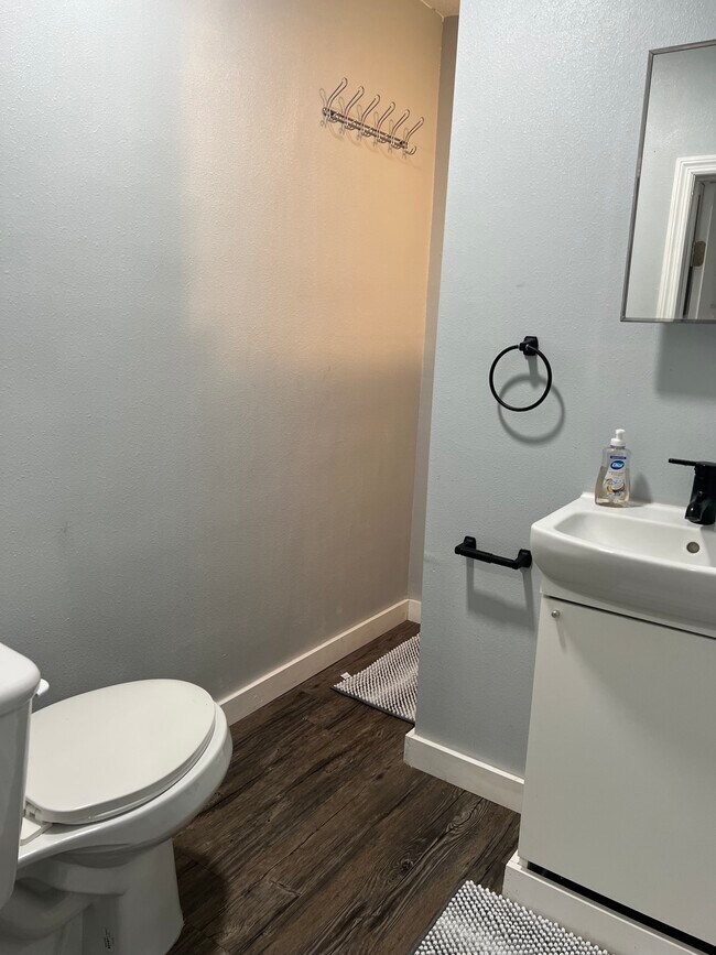 Foto del edificio - 1345 Hazel St NW