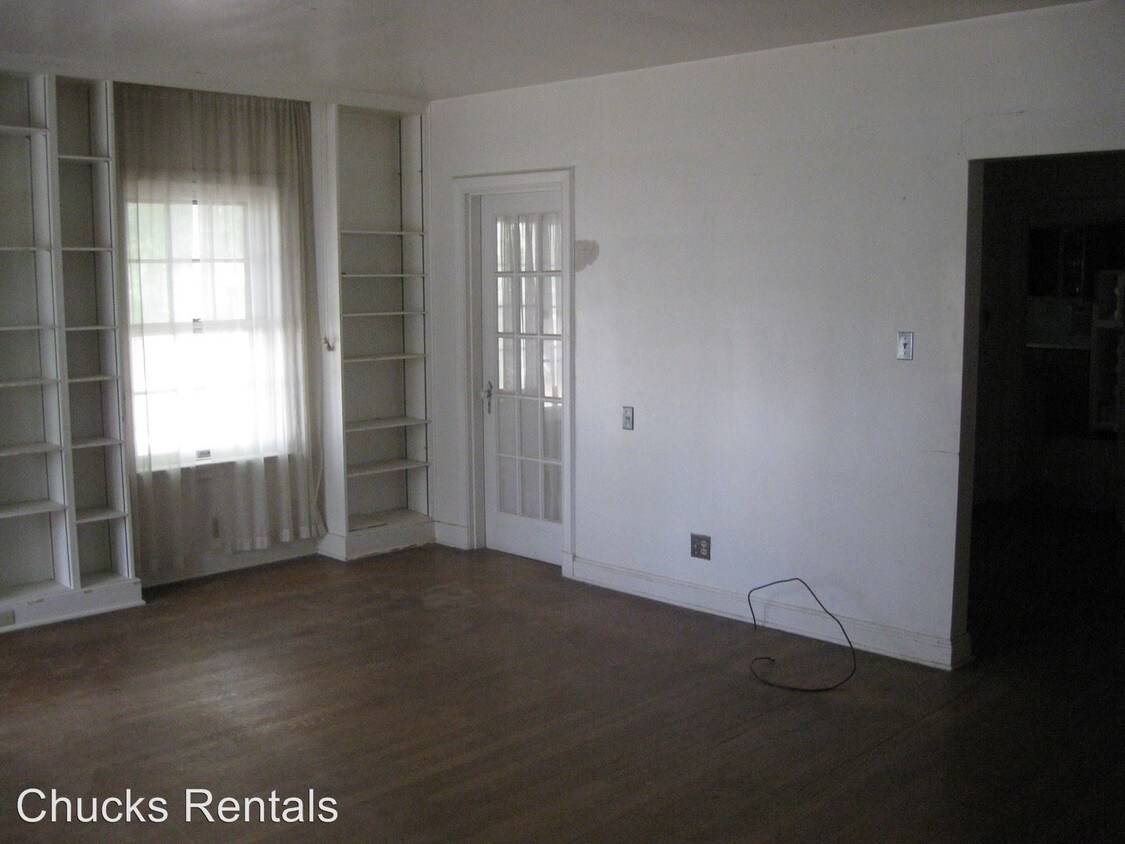 Primary Photo - 4 br, 3 bath House - 811 W Walnut Street