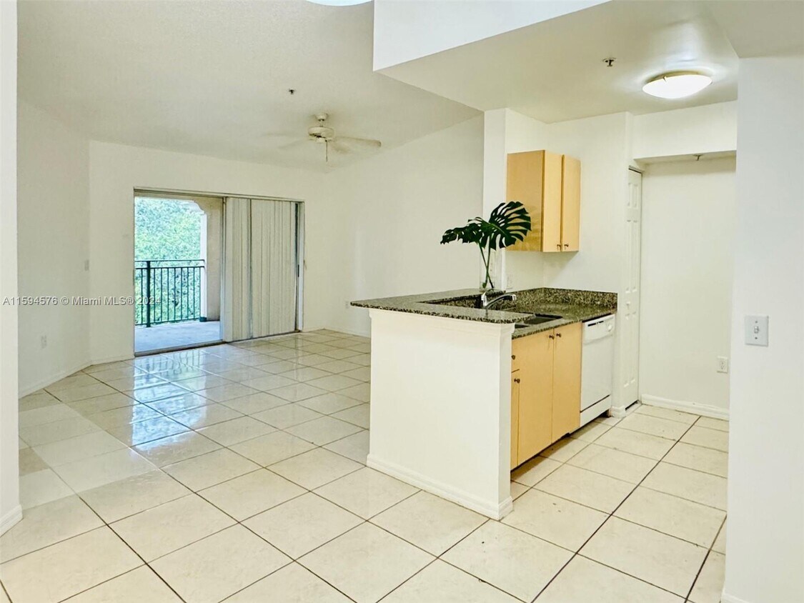 2457 Centergate Dr Unit 301, Miramar, FL 33025 Room for Rent in