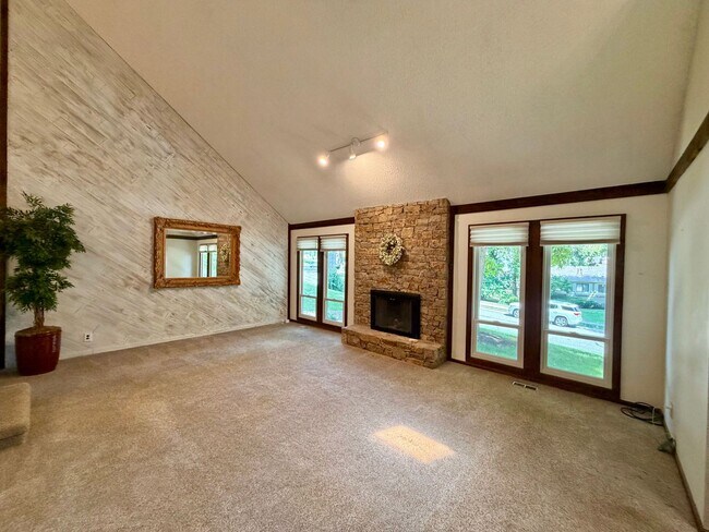 Foto del edificio - 8238 Parkhill Cir