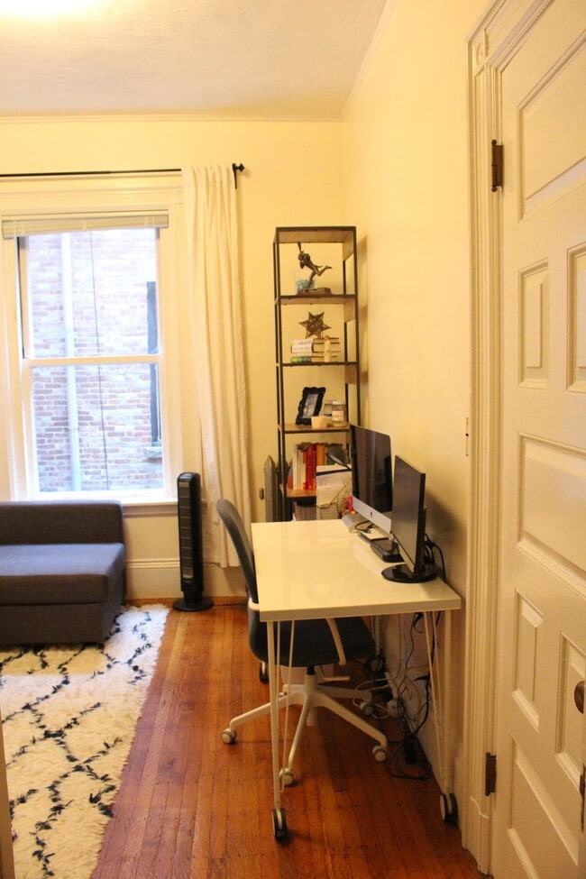 Building Photo - 259 Beacon St
