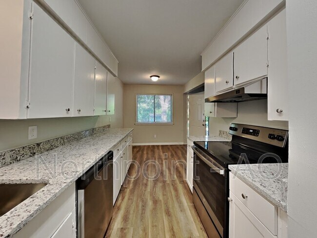 Building Photo - 500 Rockcreek Dr
