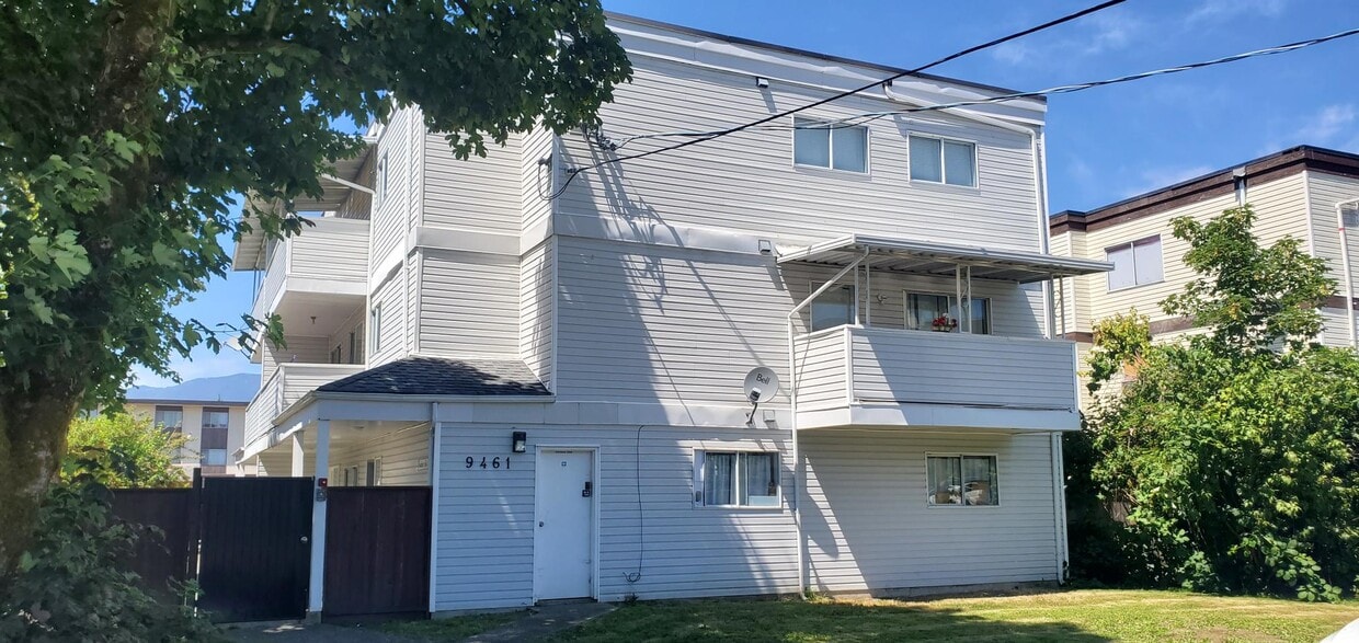 Primary Photo - 9461-9461 College St