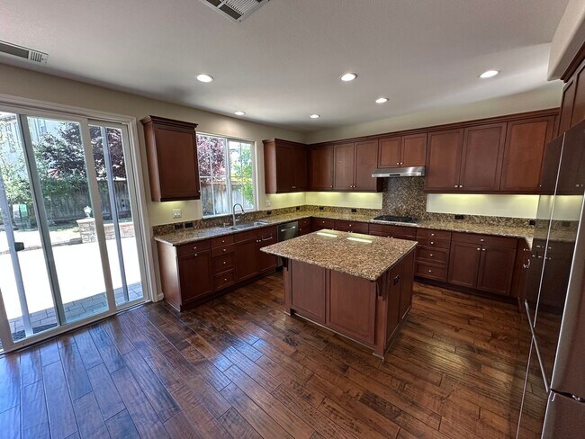 Building Photo - 4 Bed 3 Bath +Office/Den In San Ramon