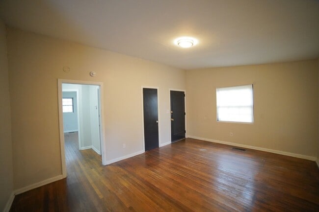 Building Photo - 2 Bed / 1 Bath HOME