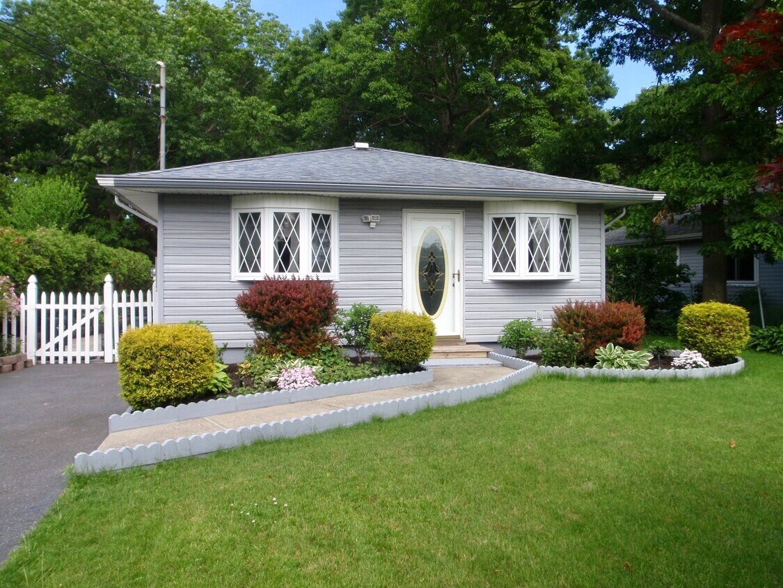 Primary Photo - 46 Forrest Ave