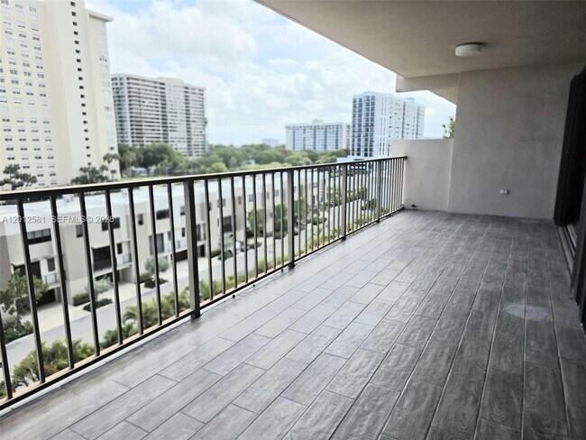 Foto del edificio - 1800 NE 114th St