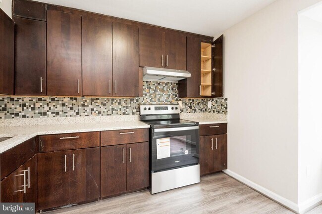 Foto del edificio - 8410 Ashford Blvd