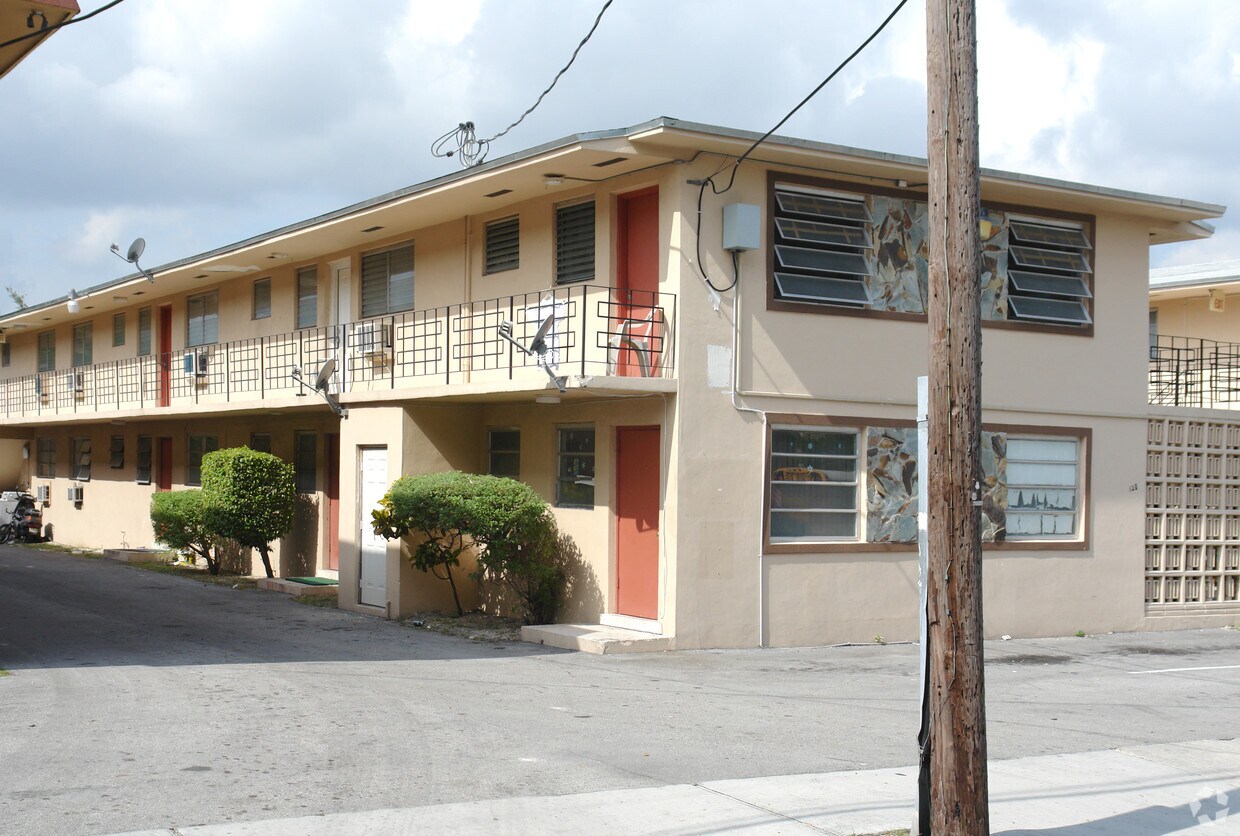 Building Photo - Joe's Garden Apartments