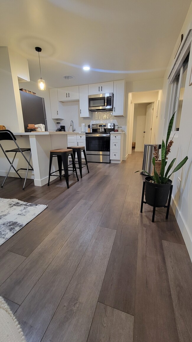 Building Photo - 2119 Las Colinas Ave