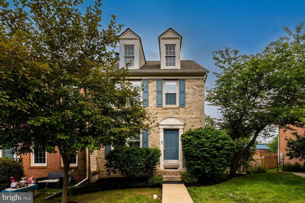 Primary Photo - 1275 Quaker Hill Dr