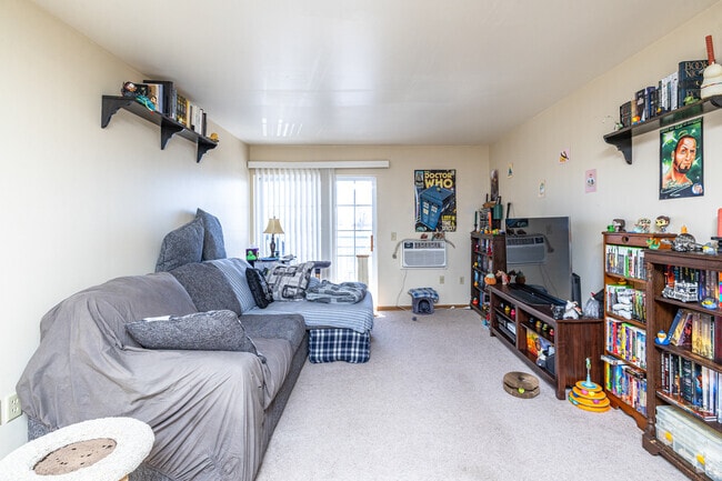 2BR, 1BA - 930SF - Living Room - Willowbrook Glen Apartments