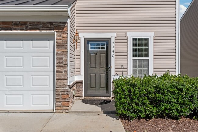 Building Photo - 3 Bedroom townhome in South Charlotte