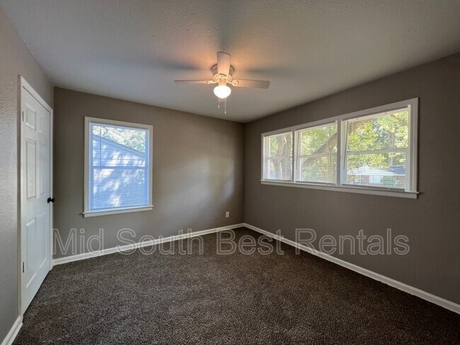 Foto del edificio - 3565 Kensett Dr