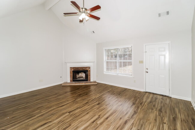Foto del edificio - 10010 Cameron Ridge TR