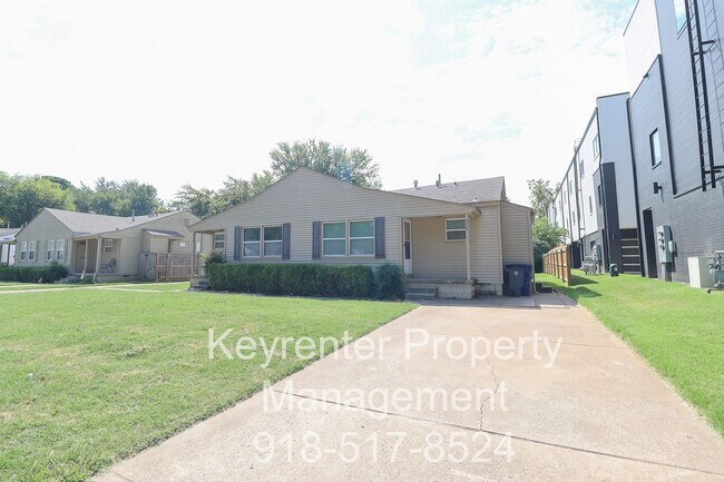 Building Photo - Beautiful 2 Bed 1 Bath in Quiet Area - NO PETS ALLOWED