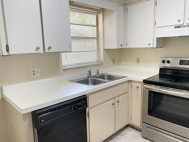 Building Photo - Quiet 1 Bedroom Duplex in NE Ocala