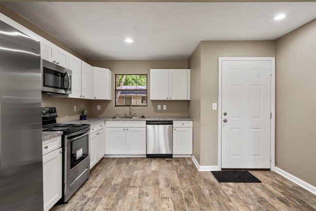 Building Photo - 3411 Balboa Cir