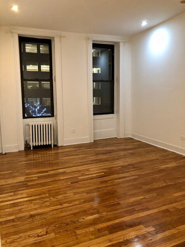 Building Photo - 922 3rd Ave