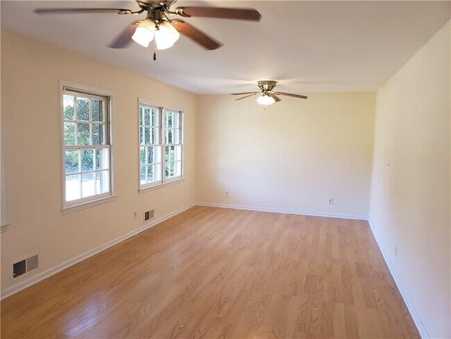 Building Photo - 130 Mansell Cir